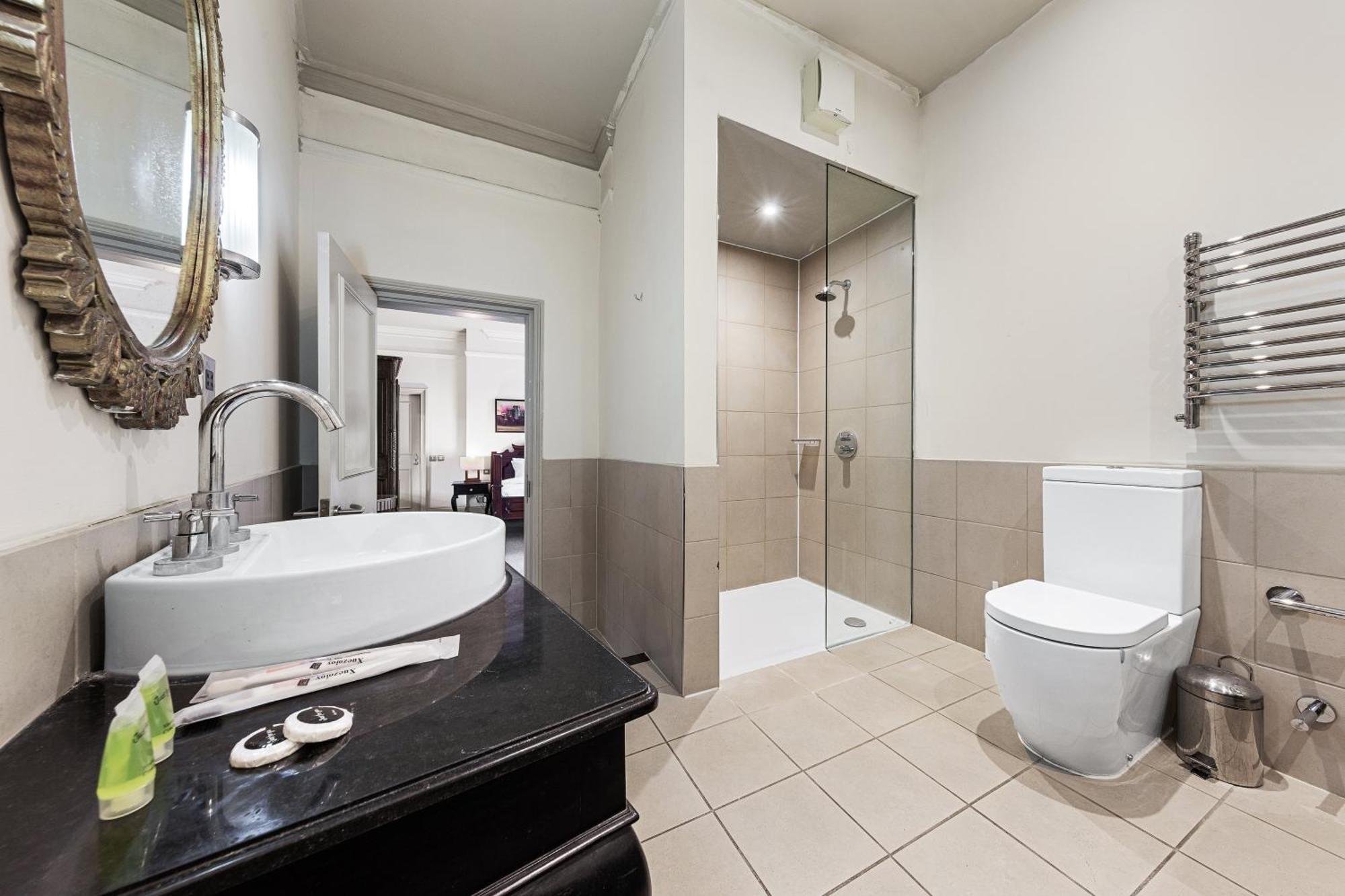 Harte & Garter Apartment Windsor Exterior photo